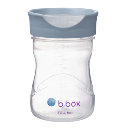 - A partir de 12 m+ - La tapa canaliza los líquidos hacia el borde para beber con facilidad y sin problemas. - La ventana en la tapa permite que los niños vean y calculen el nivel de agua. - Apto para lavavajillas. - Capacidad de 240 ml - Sin BPA, ftalatos ni PVC. - Tapa intercambiable: el recipiente también se adapta a la tapa de la taza con boquilla blanda y a la tapa de la taza con pajita flexible.