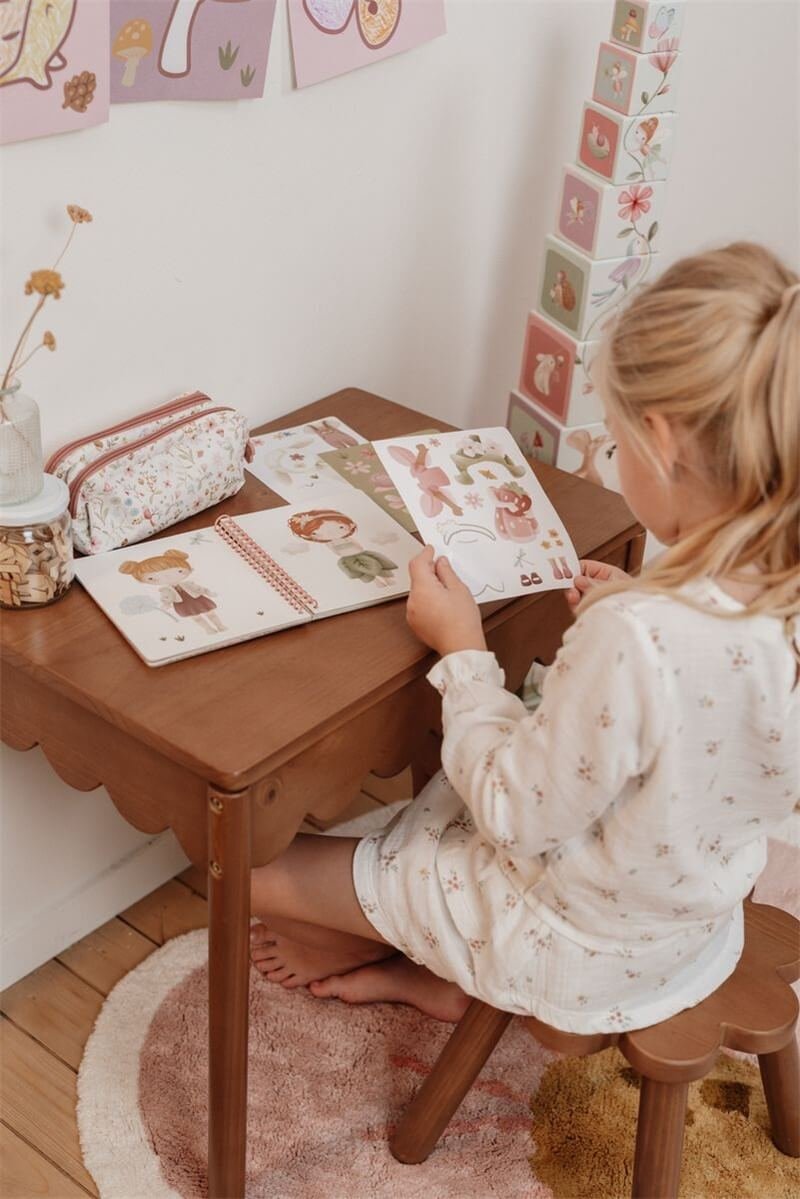 Libro viste a Rosa Fairy Garden