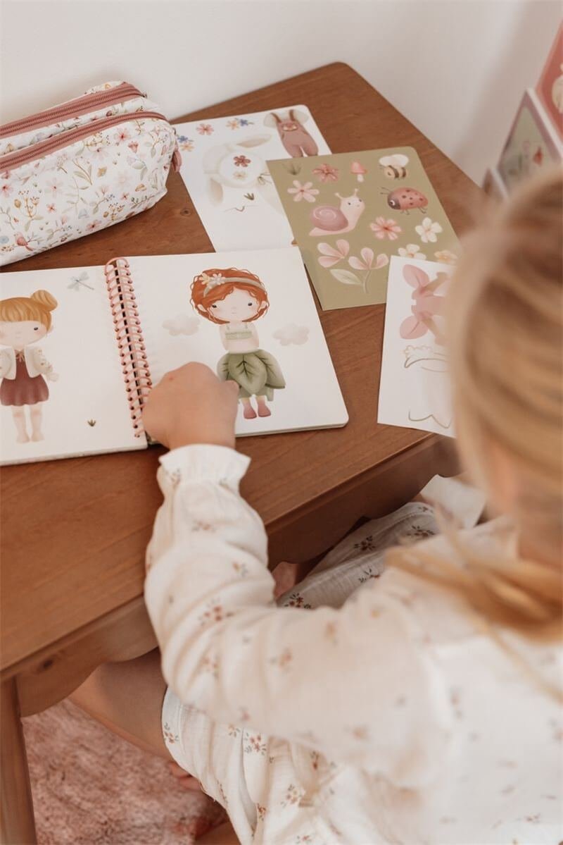 Libro viste a Rosa Fairy Garden