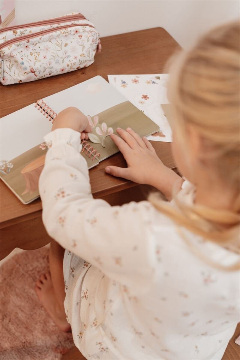 Libro viste a Rosa Fairy Garden